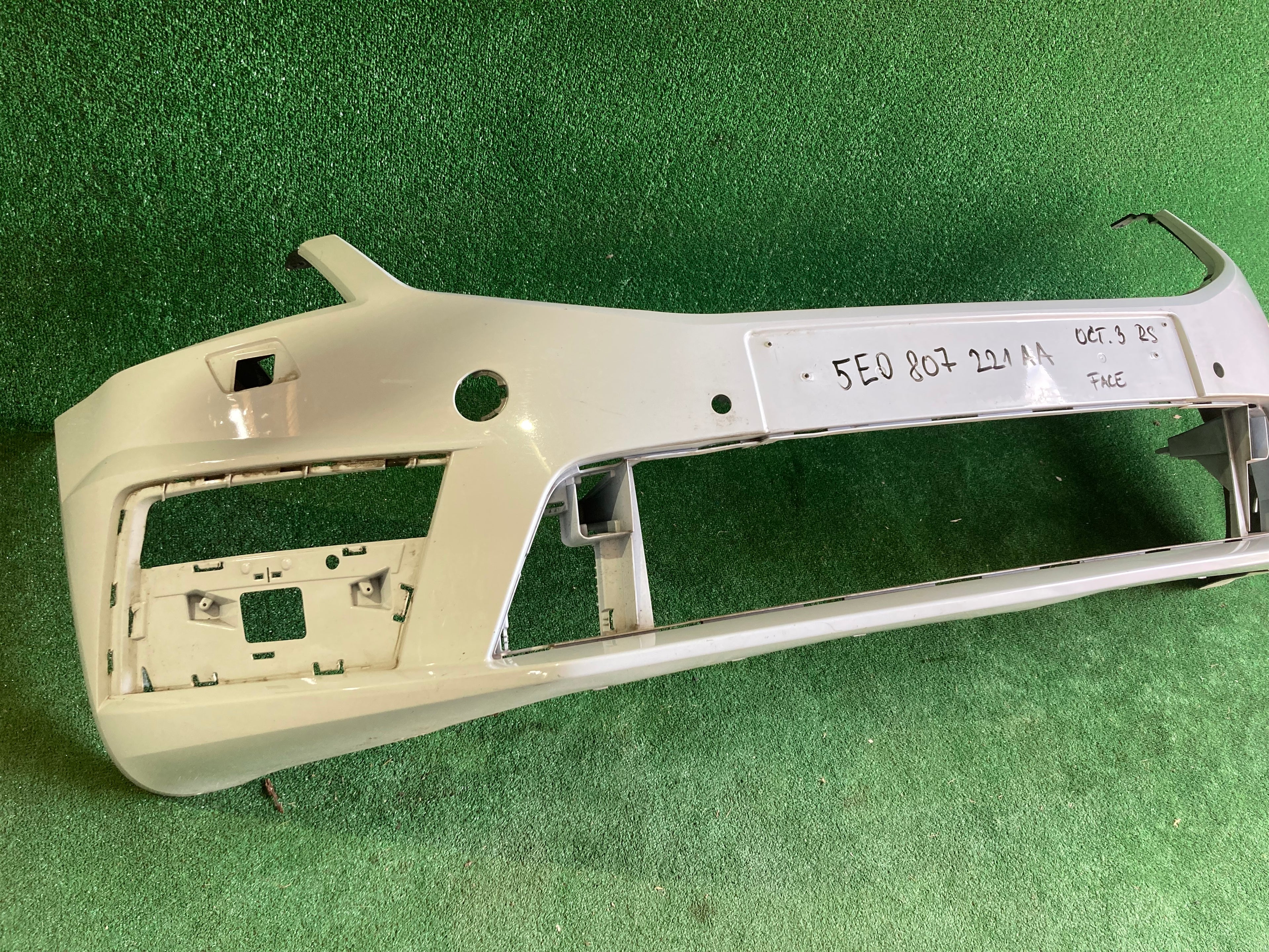 Přední nárazník Škoda Octavia III, 3 RS face 5e0807221aa