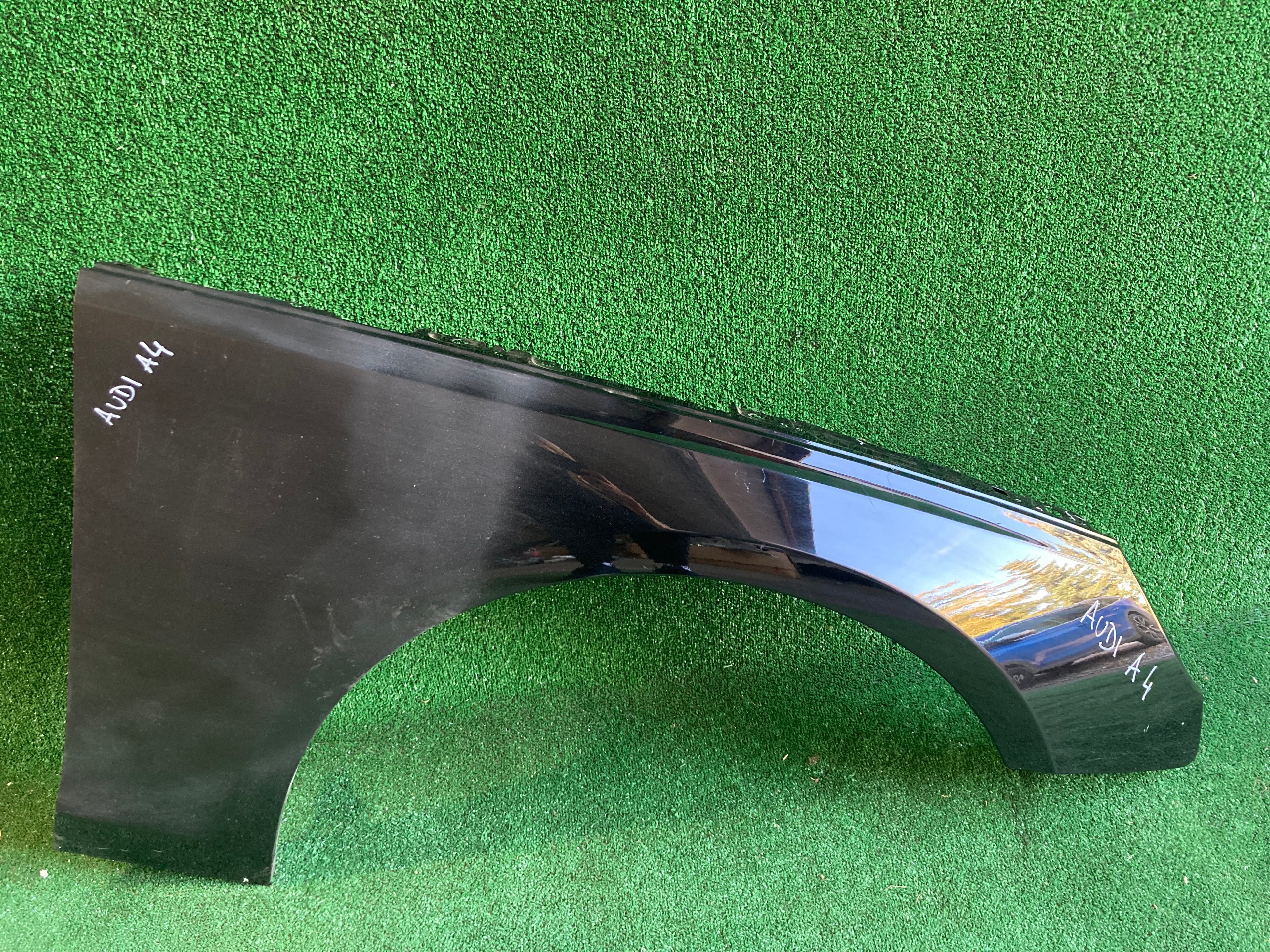 Pravý blatník Audi A4