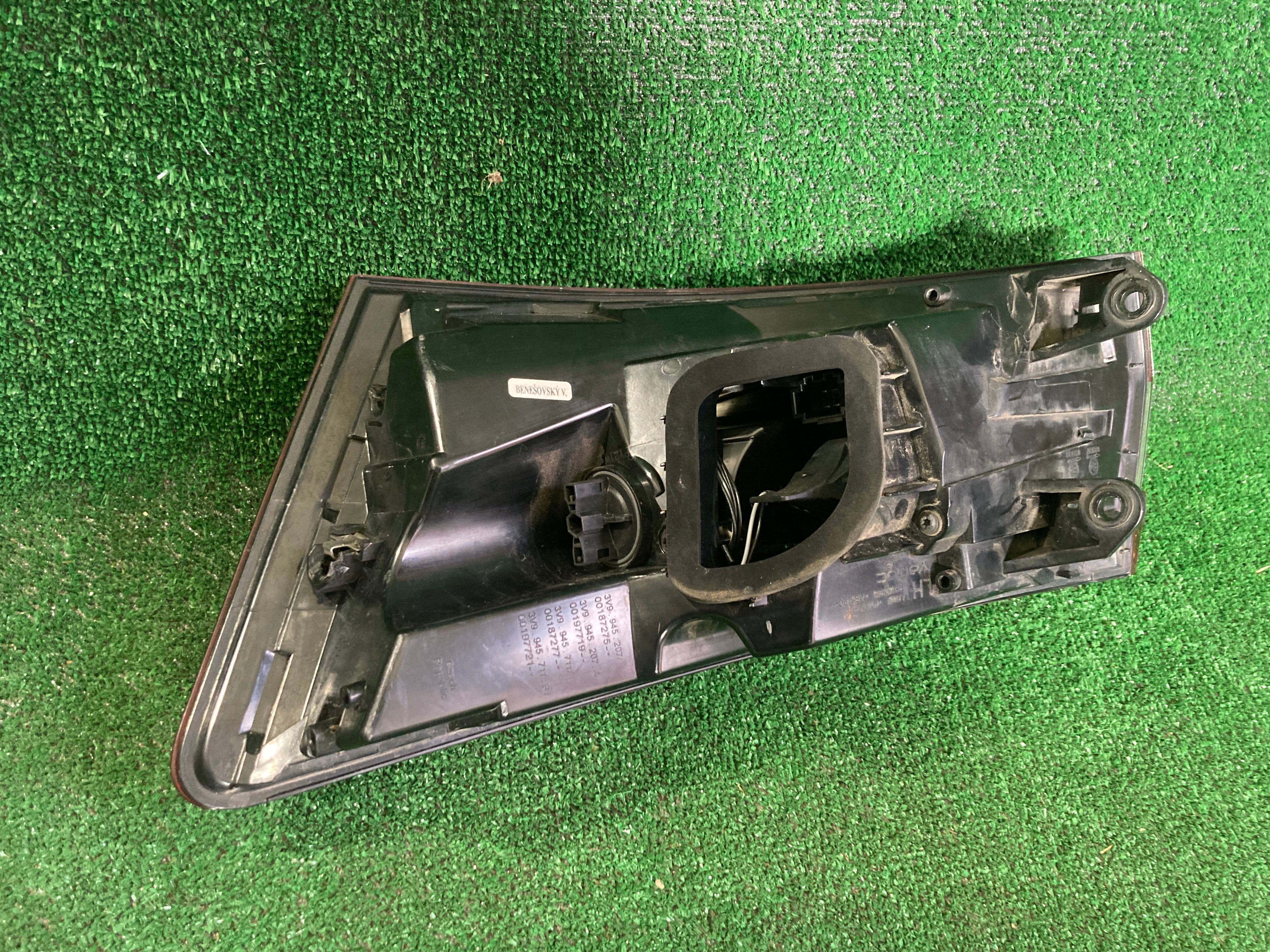 ŠKODA SUPERB III, 3 COMBI ,Leva zadní LAMPA , 3V9945207