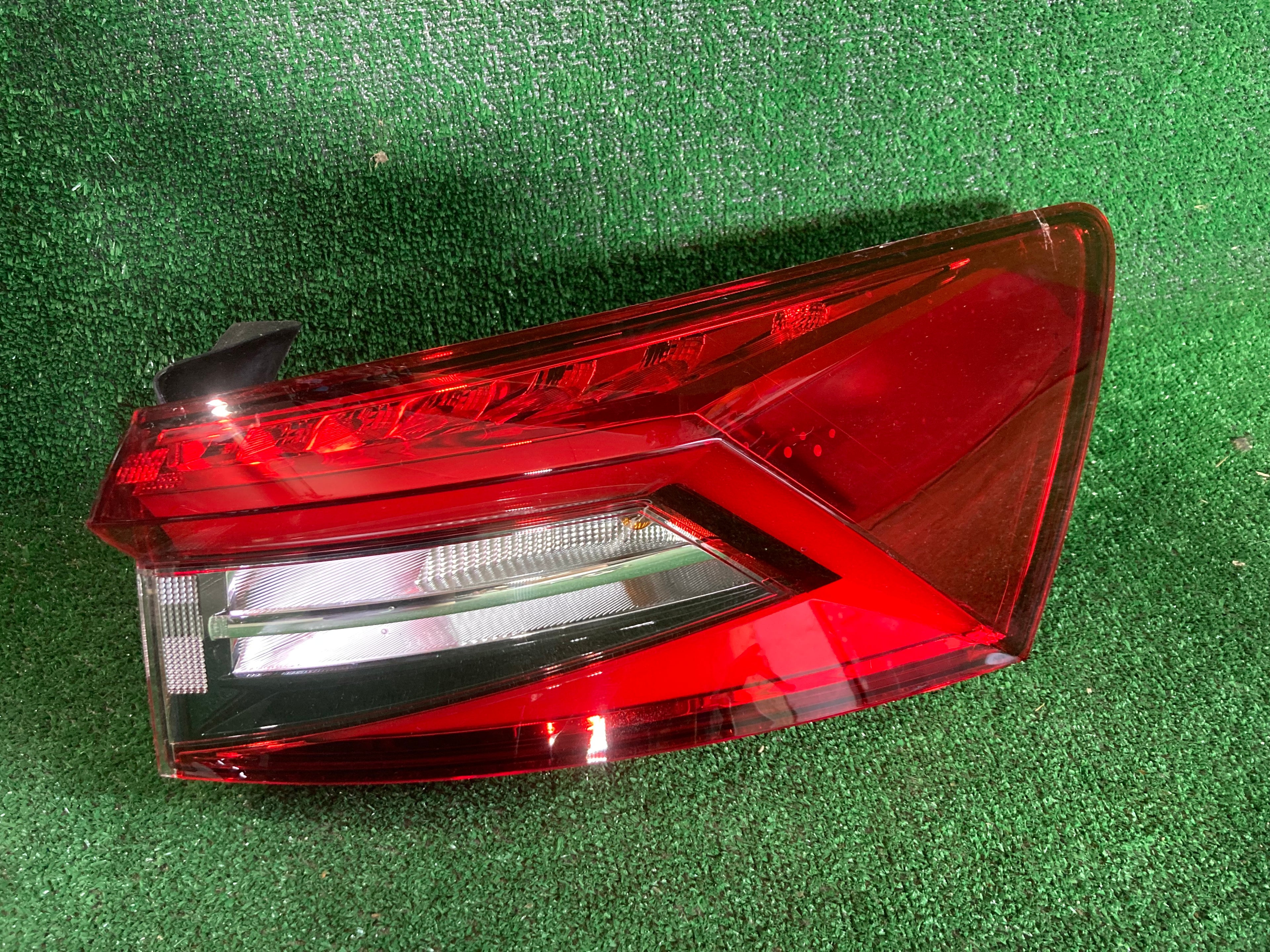 Škoda Kodiaq pravé zadní světlo 565945208