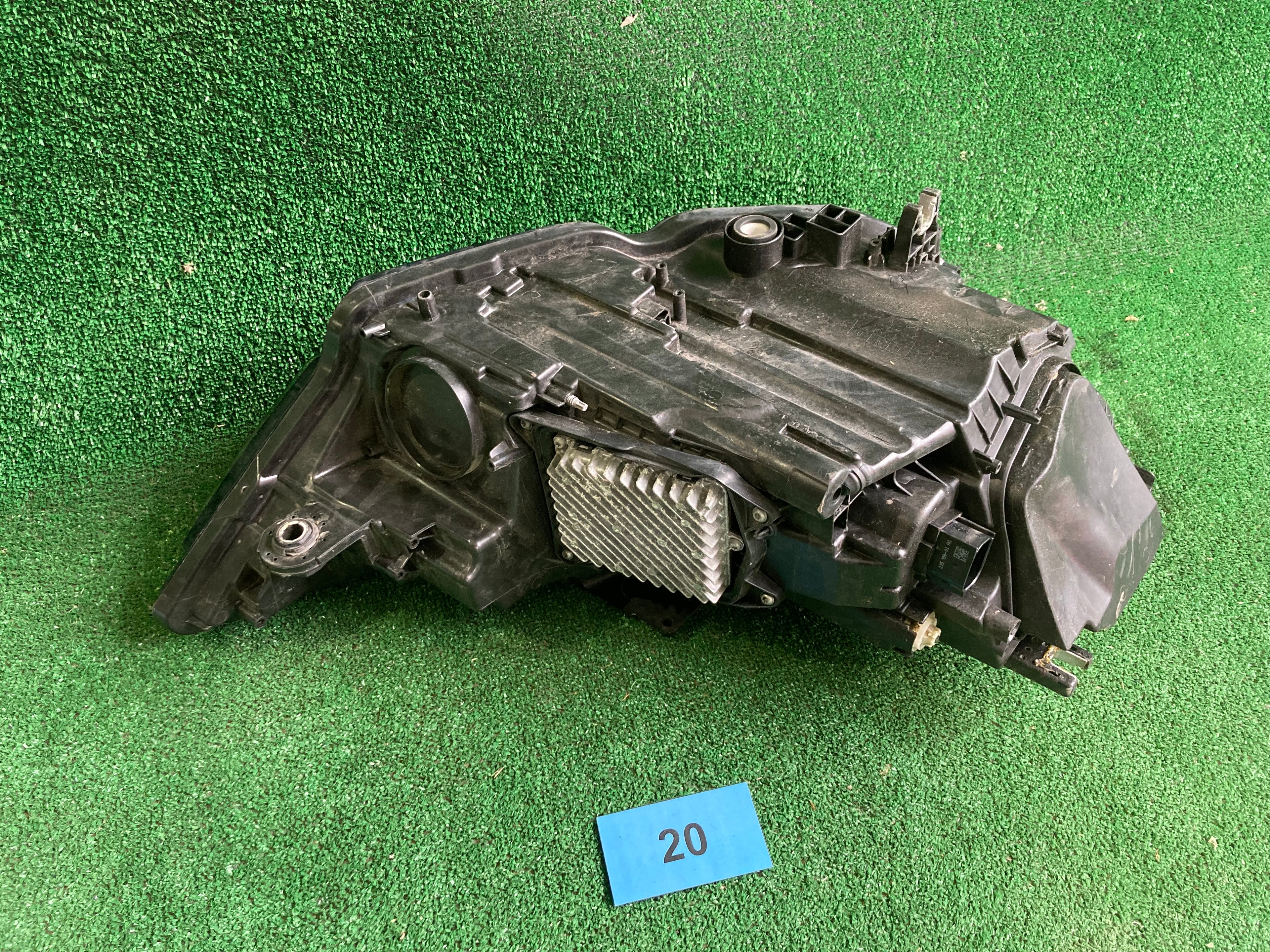 AUDI A6 levé přední světlo 4k0941039