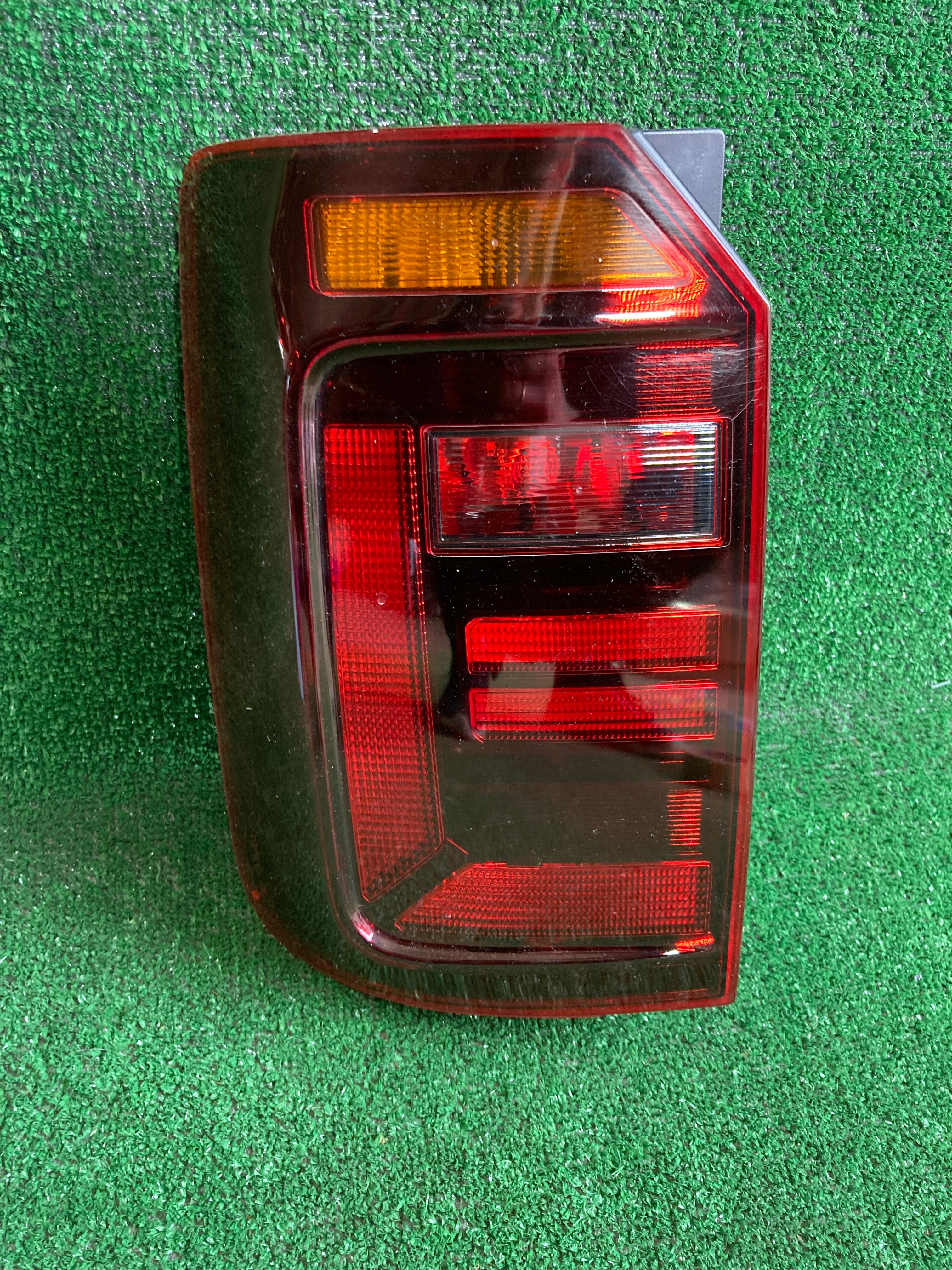 Zadní světlo VW CADDY 2K1945095F