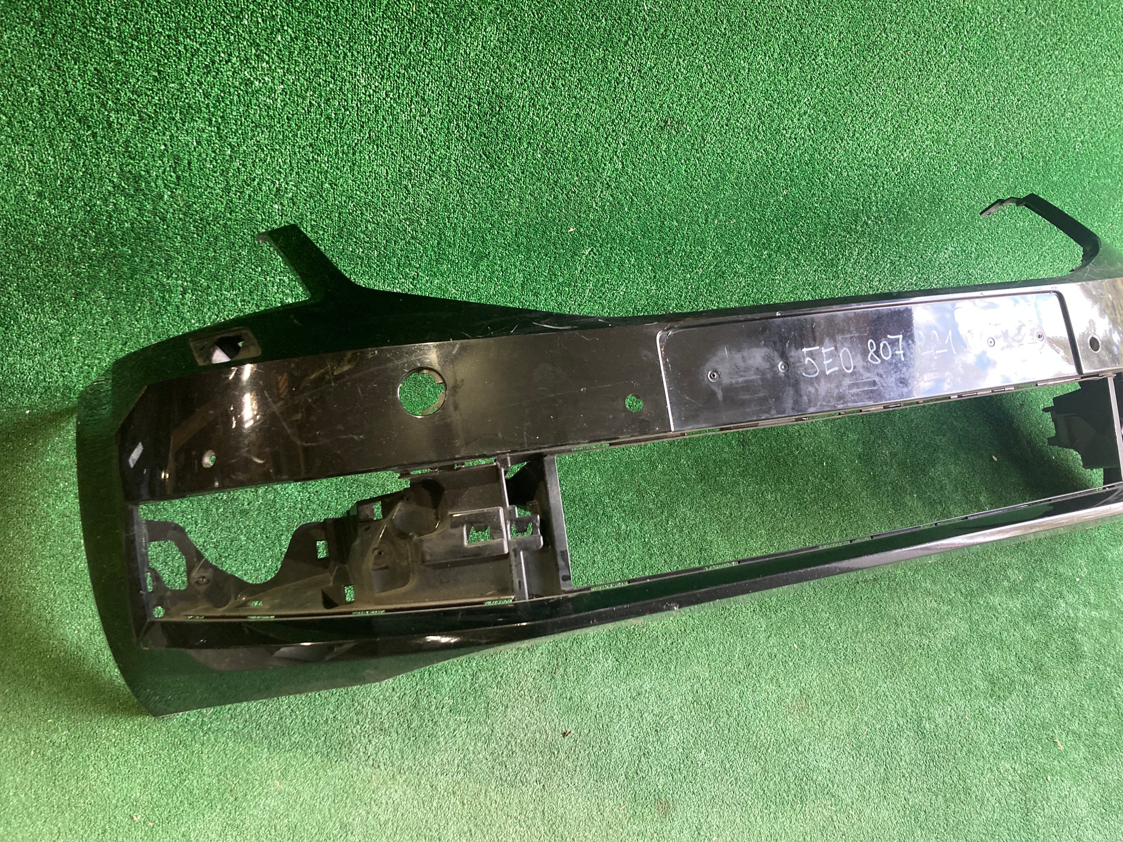 Přední nárazník Škoda Octavia III, 3 face 5e0807221n