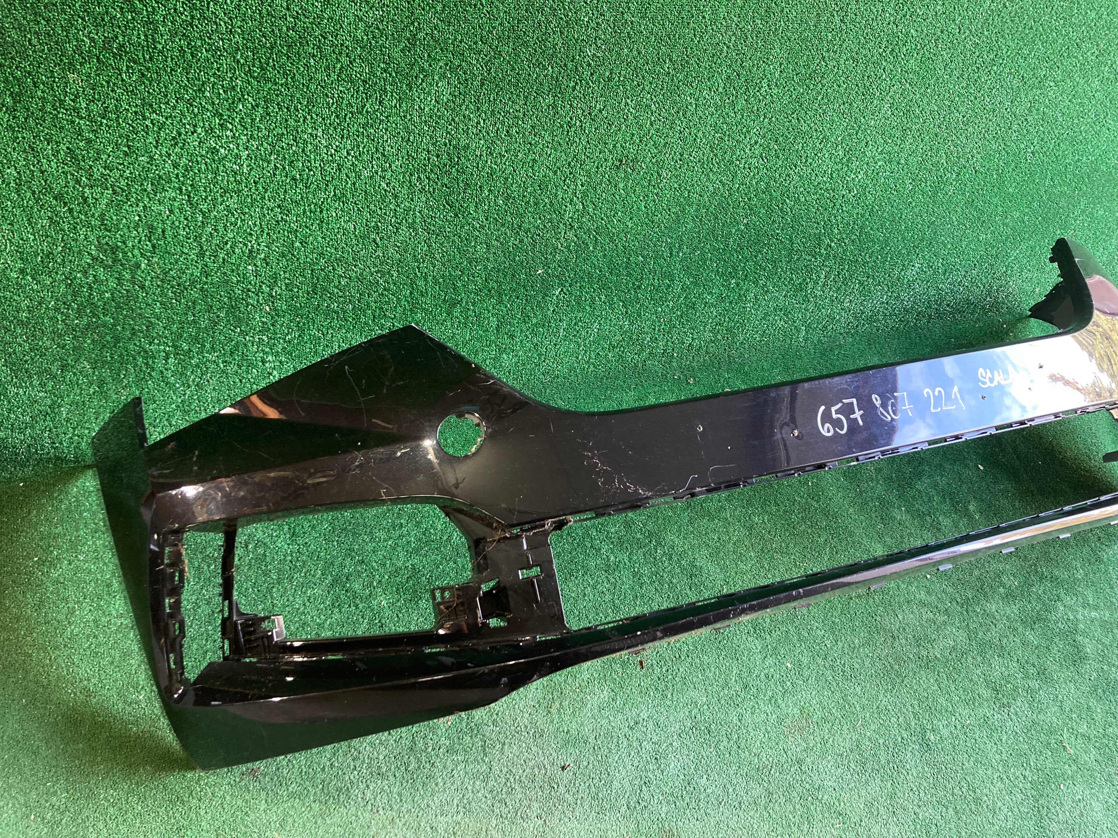 Přední nárazník Škoda Scala 657807221