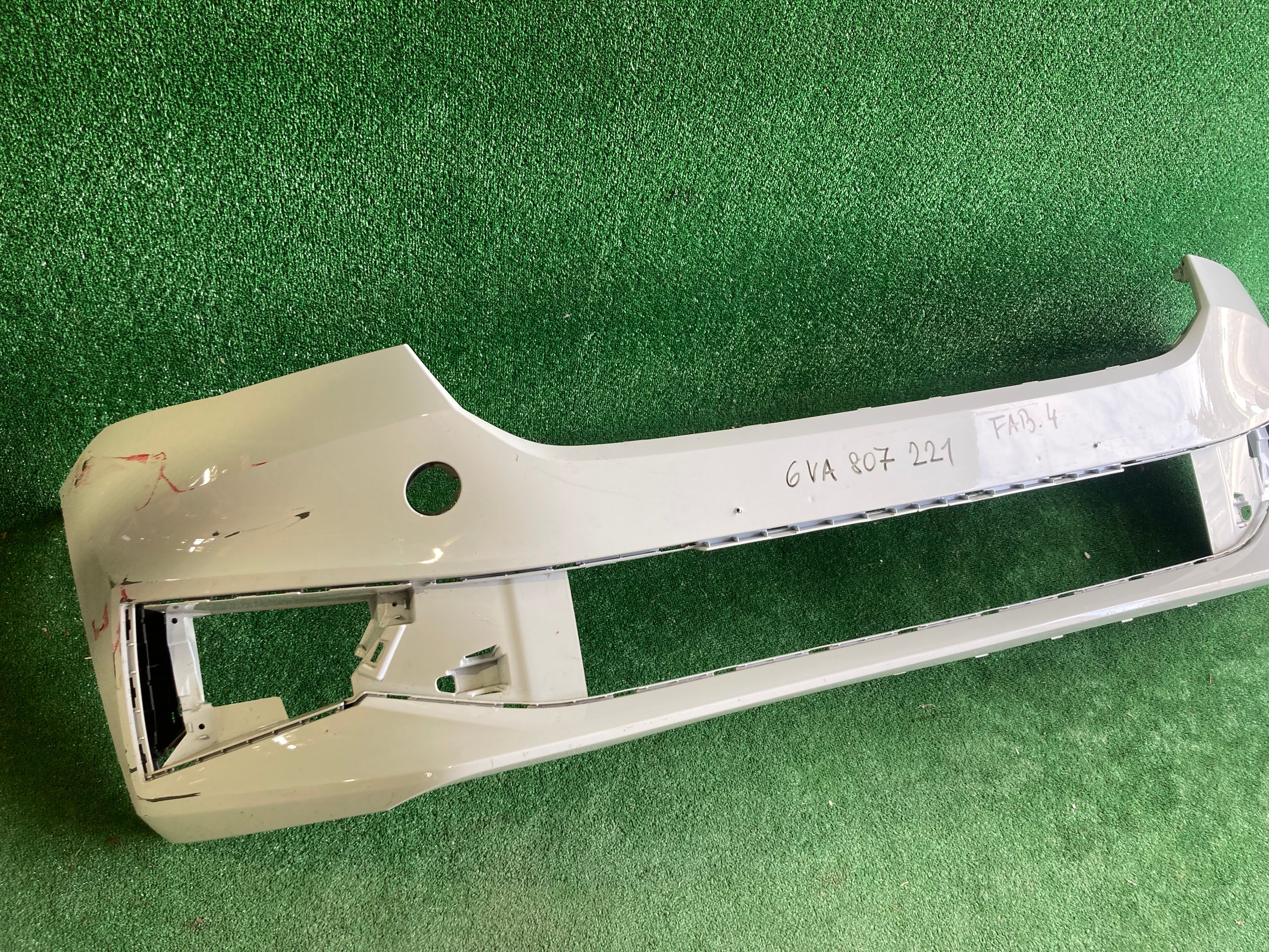 Škoda Fabia IV, 4 přední nárazník 6va807221