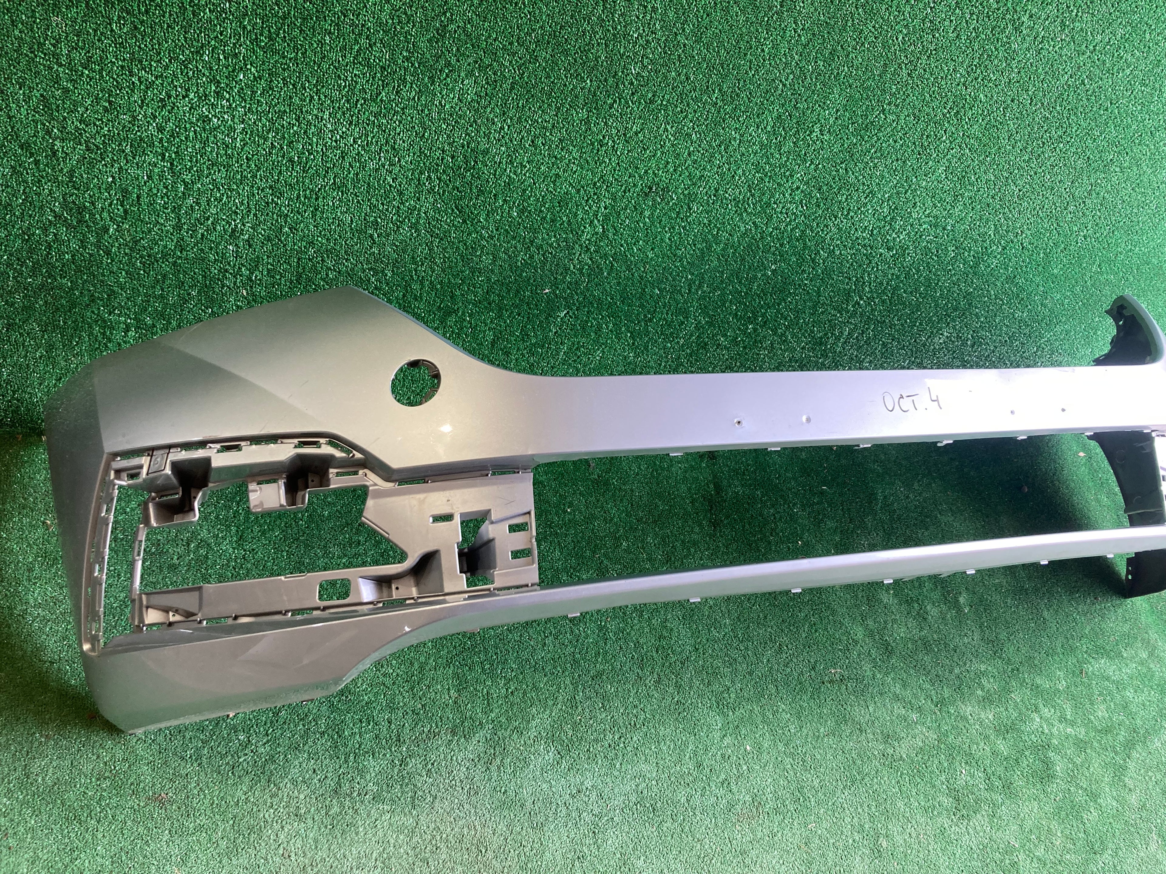 Škoda Octavia IV, 4 přední nárazník