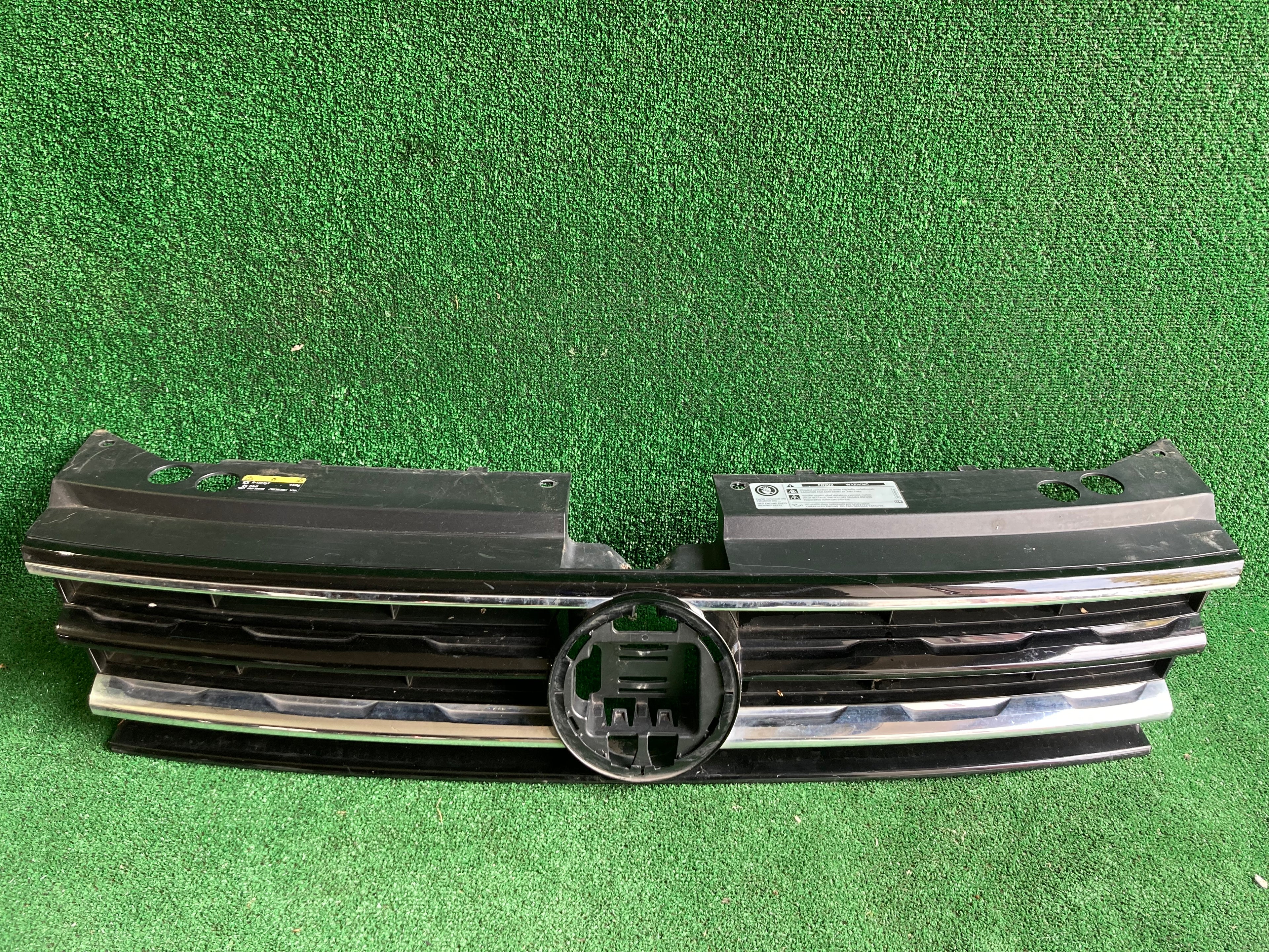 VW Tiguan, přední maska, mřížka, 5NA853653A