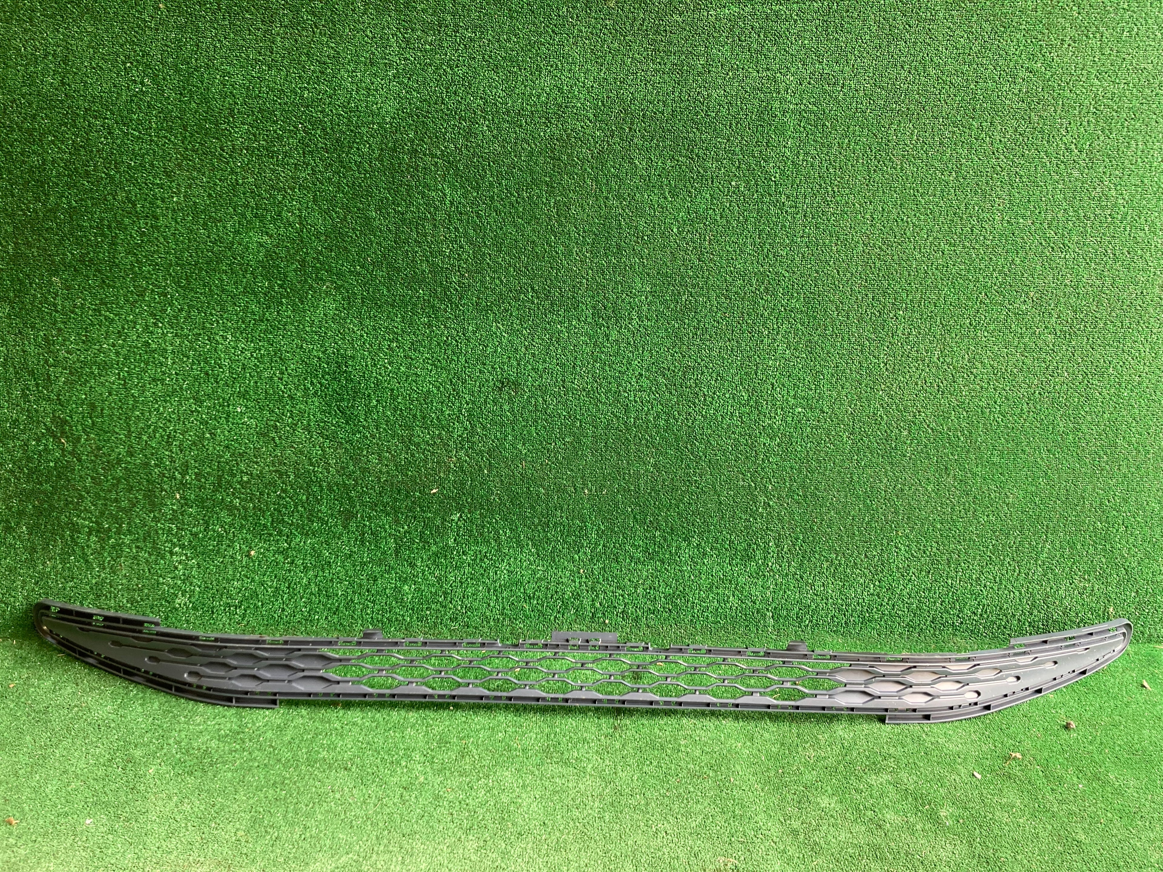 7T0853678B  Mřížka nárazníku Transporter T7