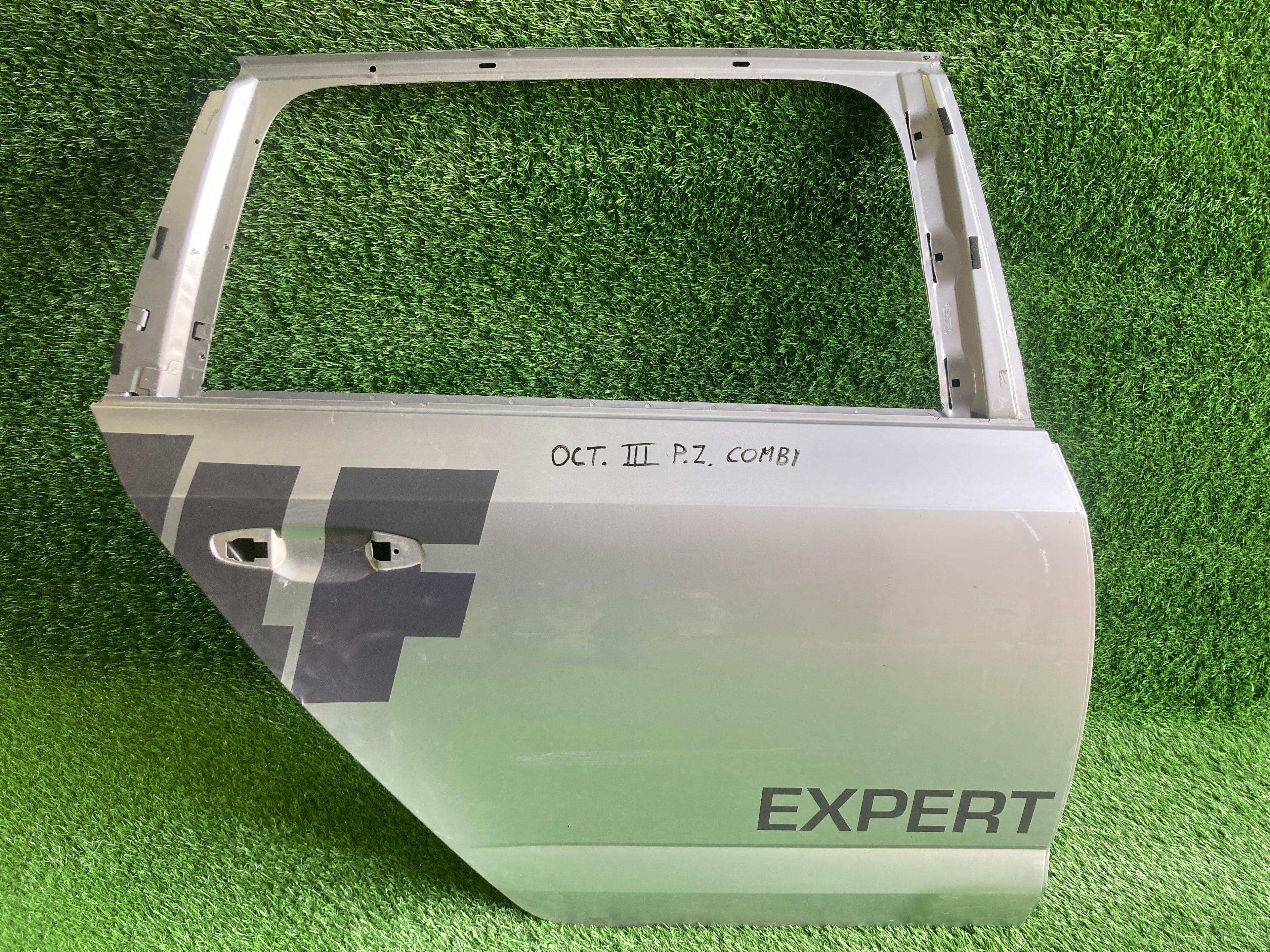 Škoda Octavia III, 3 pravé ZADNÍ dveře kombi