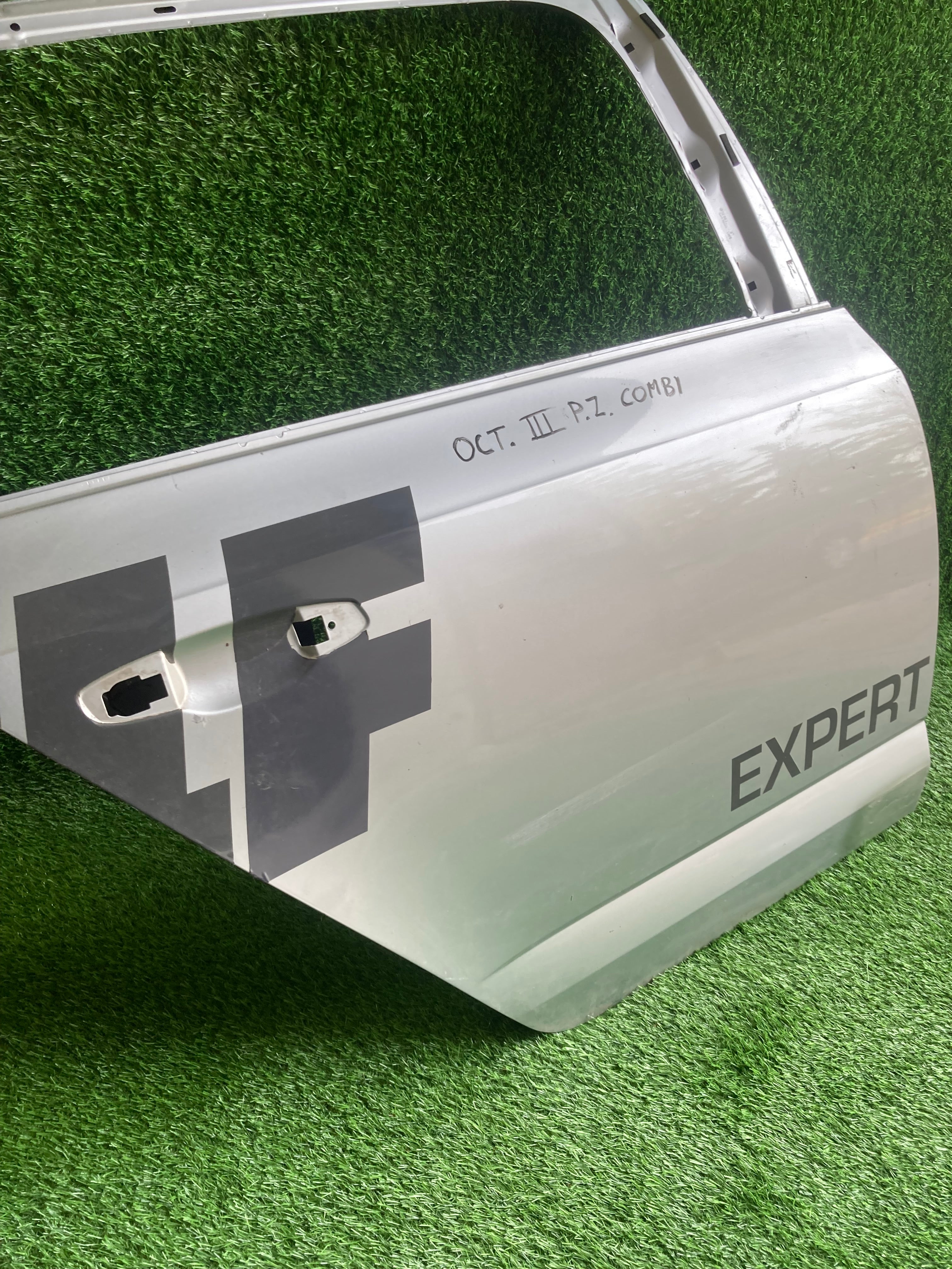 Škoda Octavia III, 3 pravé ZADNÍ dveře kombi