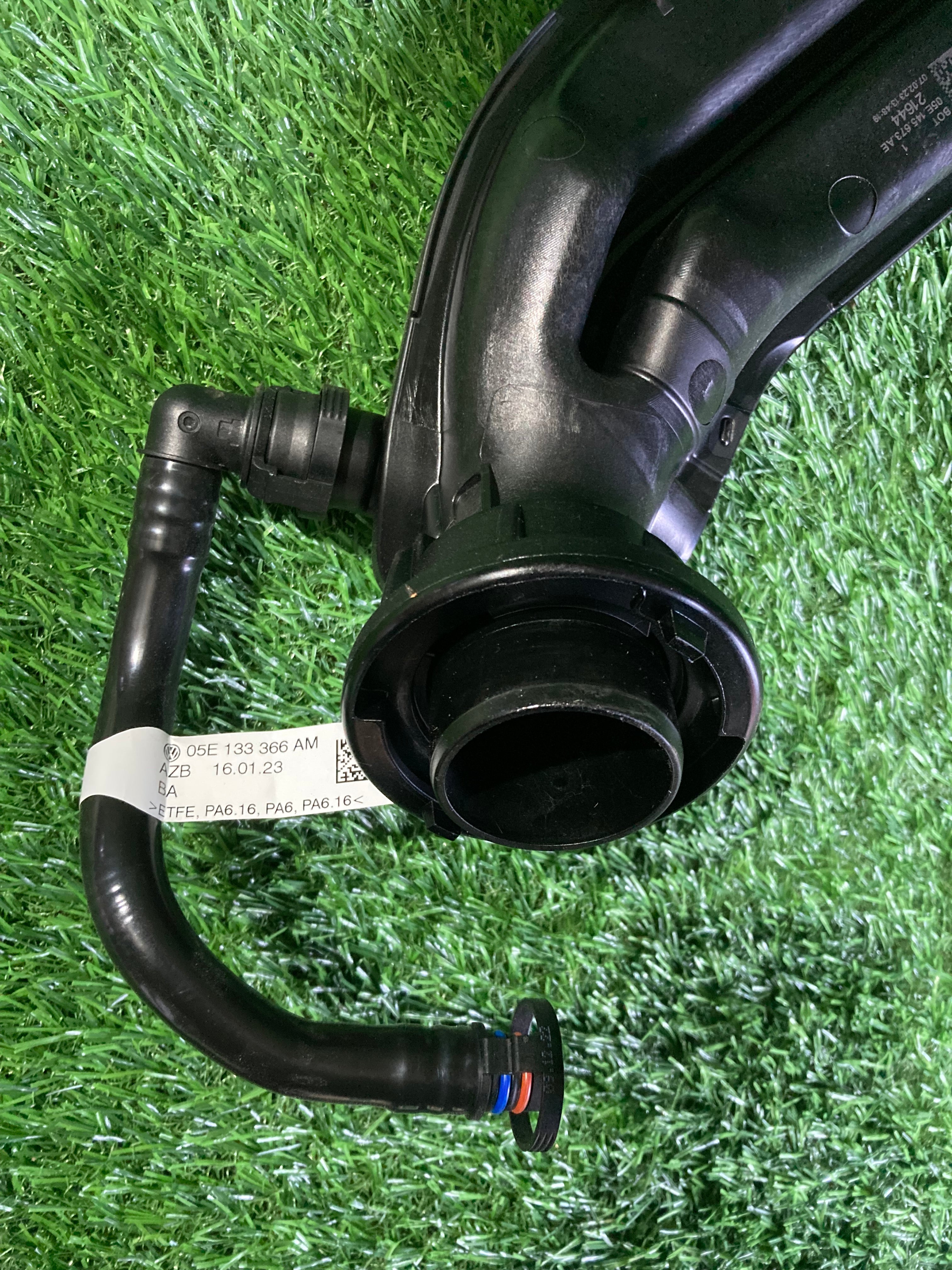 Palivová trubka 05E145673AE, 05E133366AM