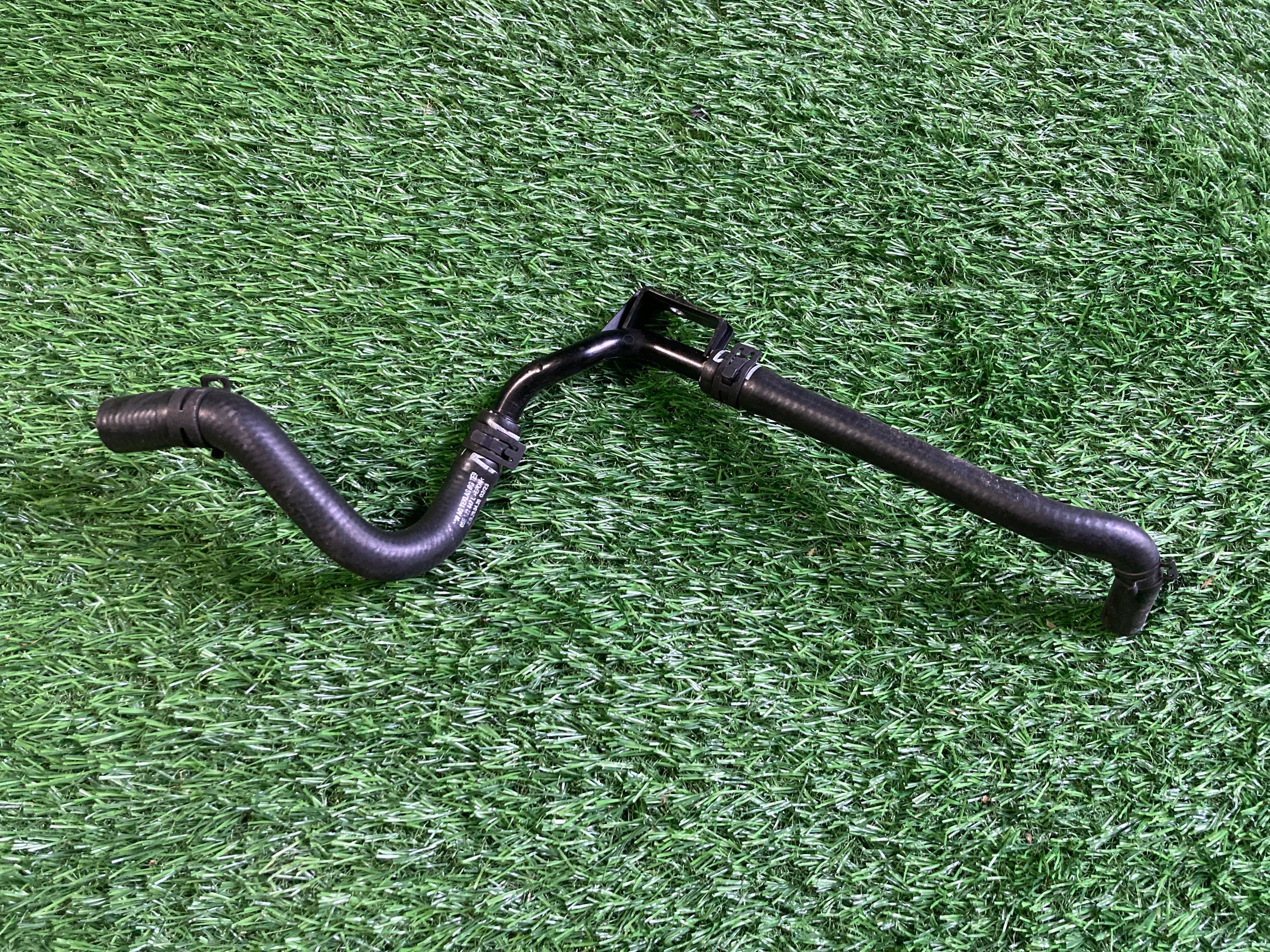 SKODA KAROQ Trubka VODNÍ ZÁSUVKA 05E122447L