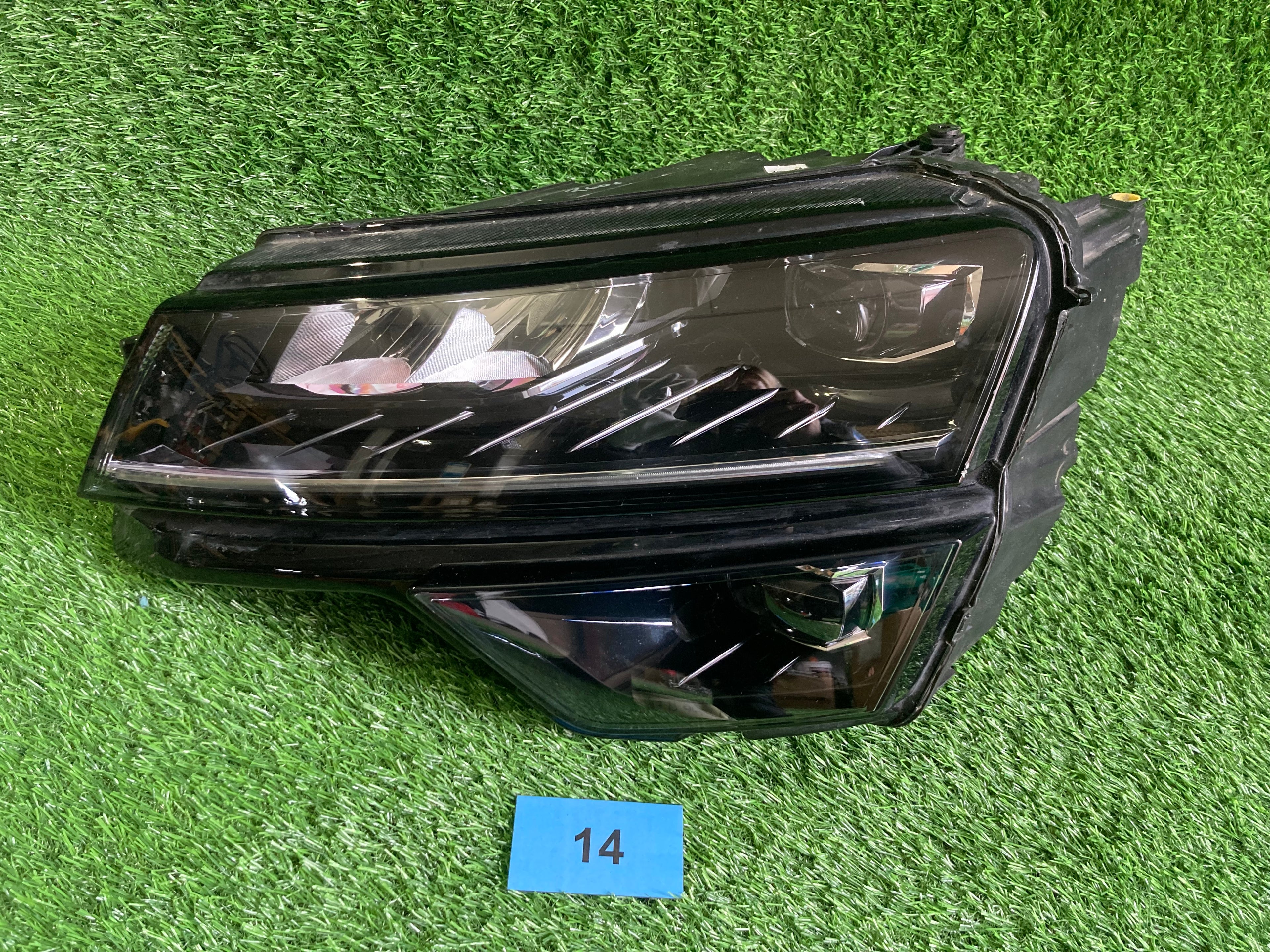 Škoda Karoq levé světlo 57b941015d