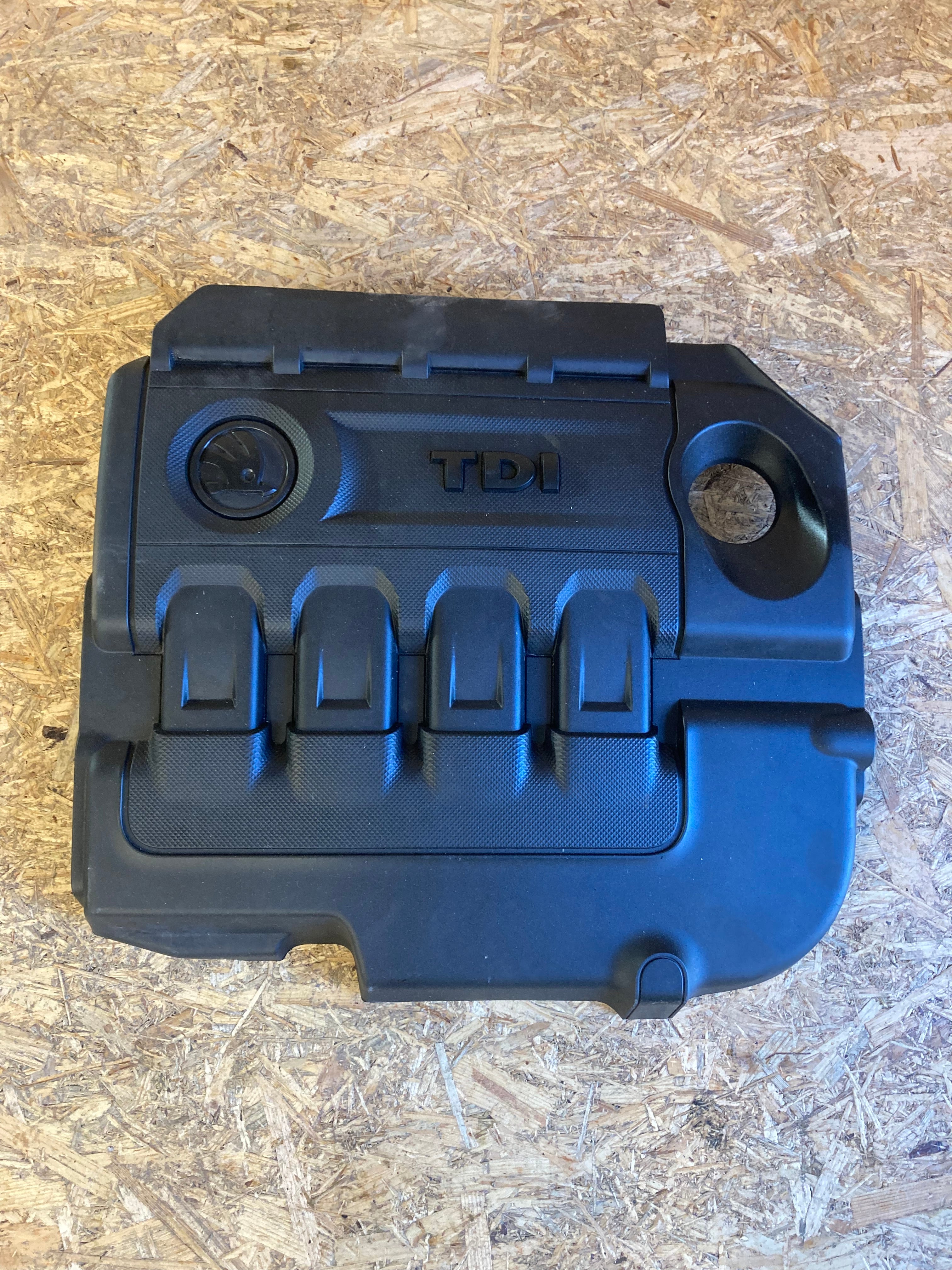 Škoda kryt motoru 1.6 TDI, 2.0 TDI  04L103925N, 04L103954Q