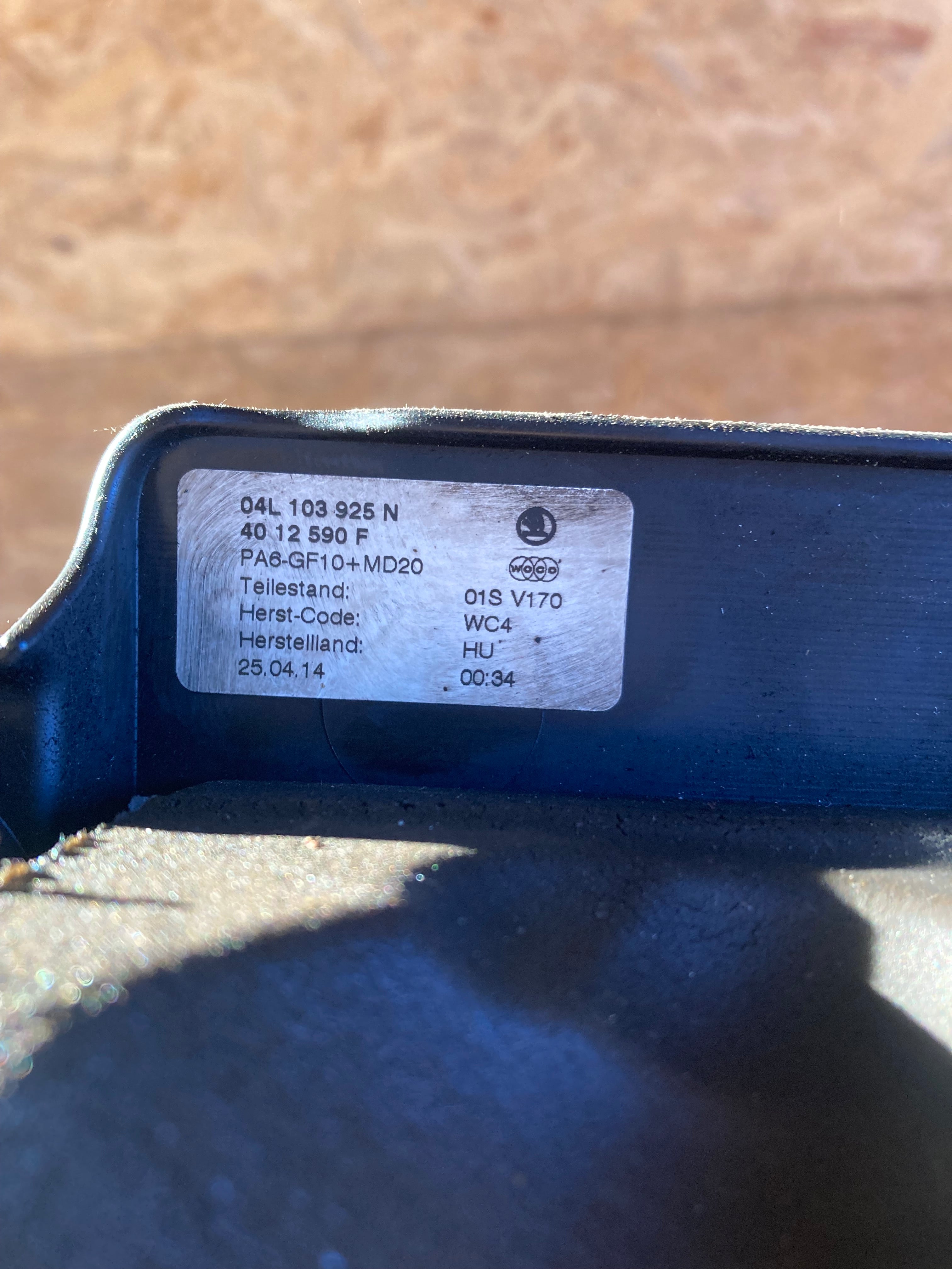 Škoda kryt motoru 1.6 TDI, 2.0 TDI  04L103925N, 04L103954Q