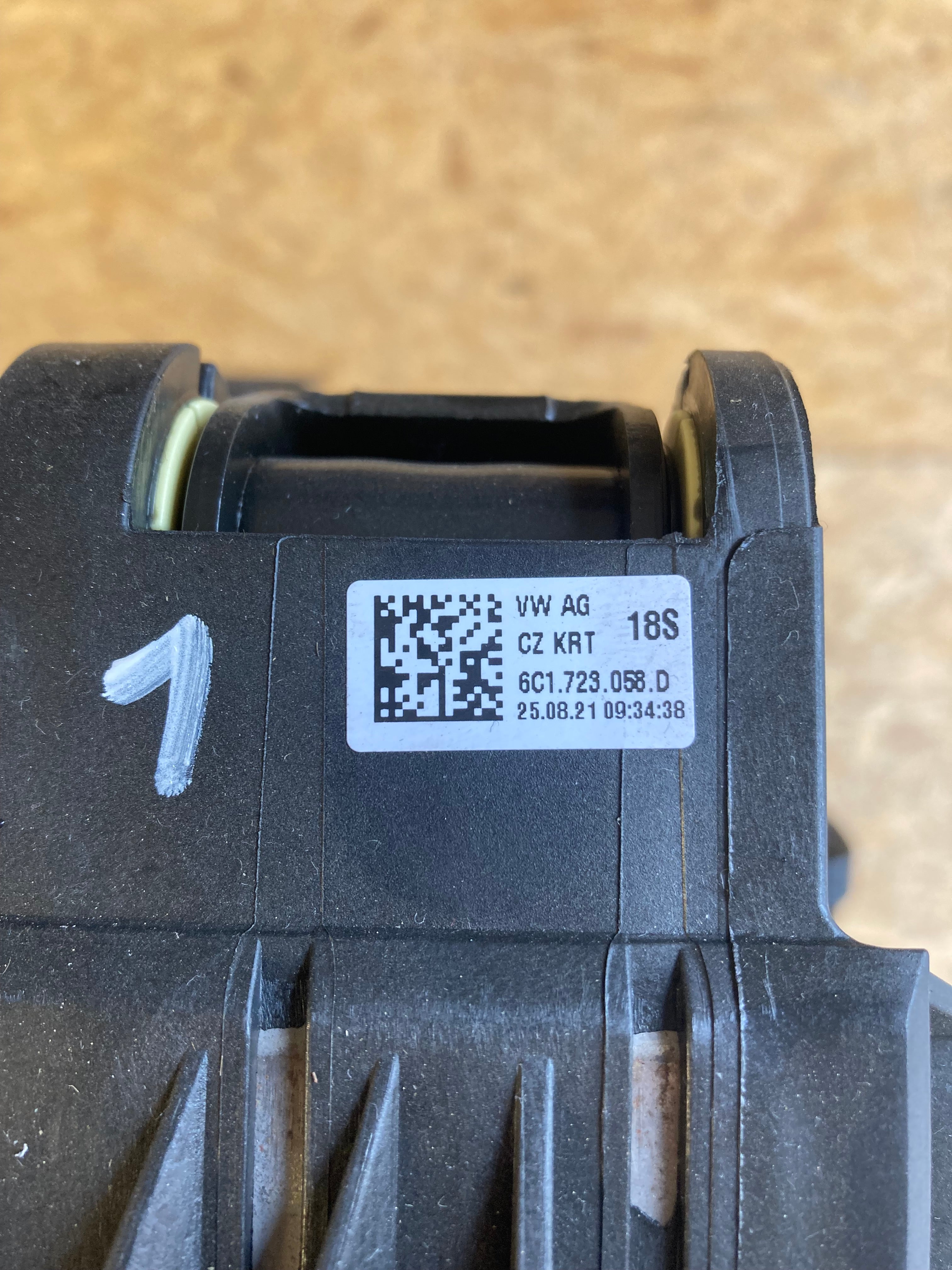 Sada brzdového pedálu Škoda Fabia s plynovým pedálem plynu 6C1723058D