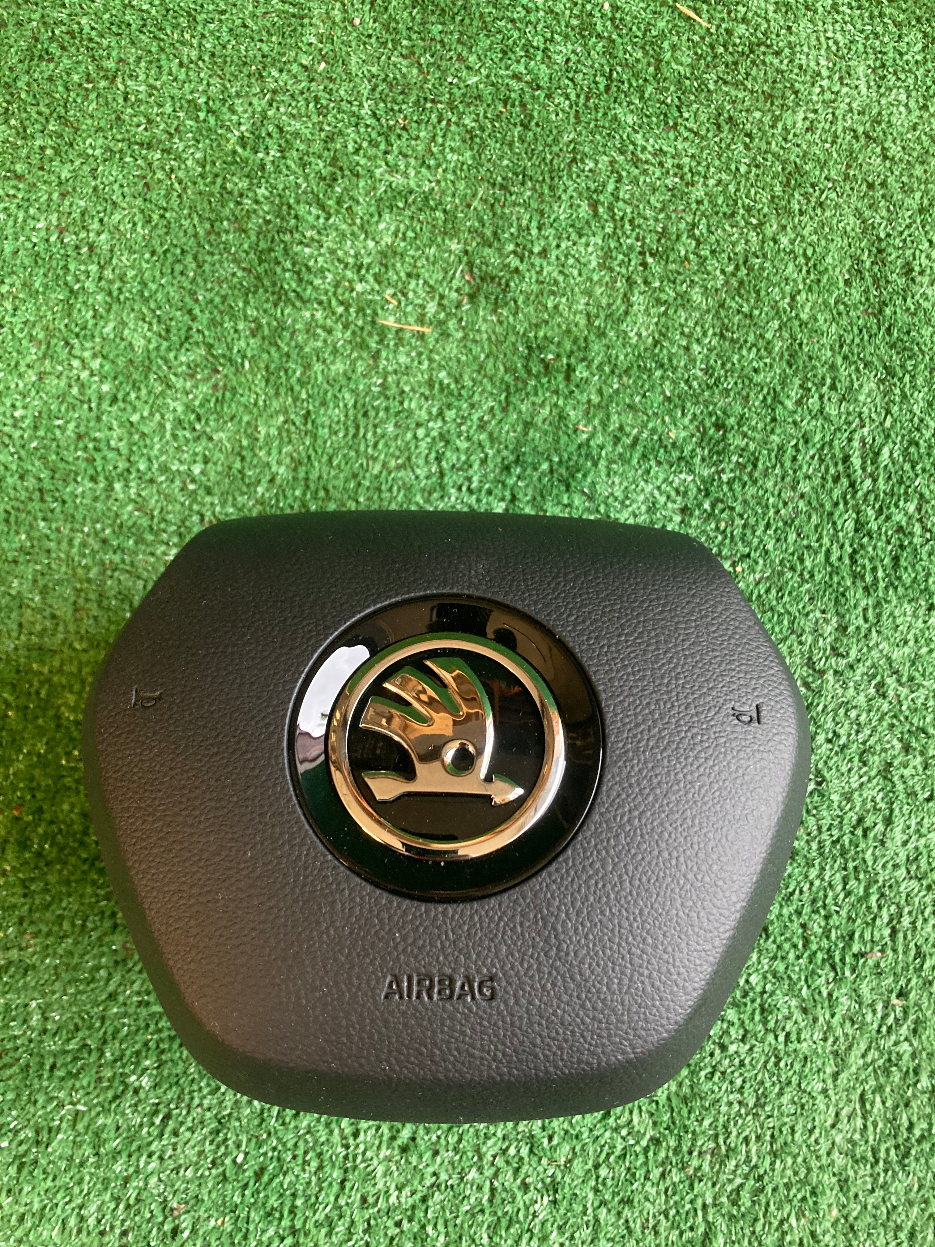 Airbag do volantu 5LA880201 IZY Airbag řidiče Škoda Enyaq