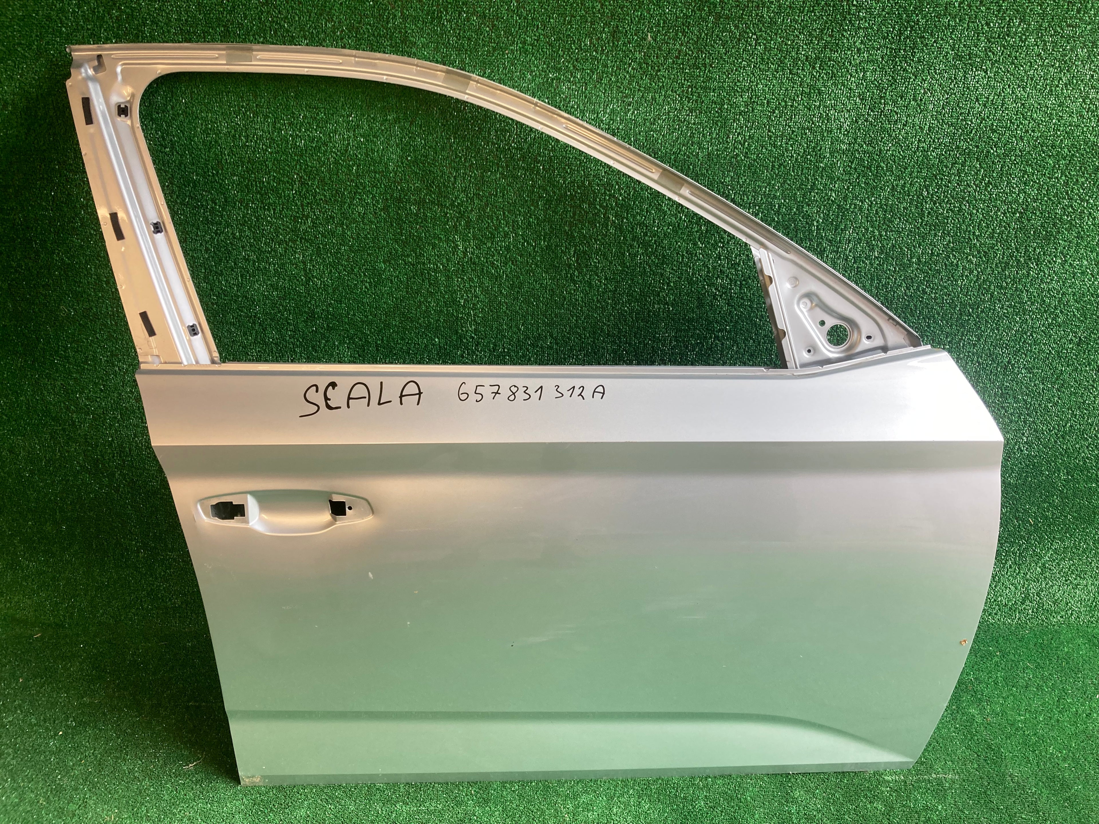 pravé přední dveře Škoda Scala 657831312a