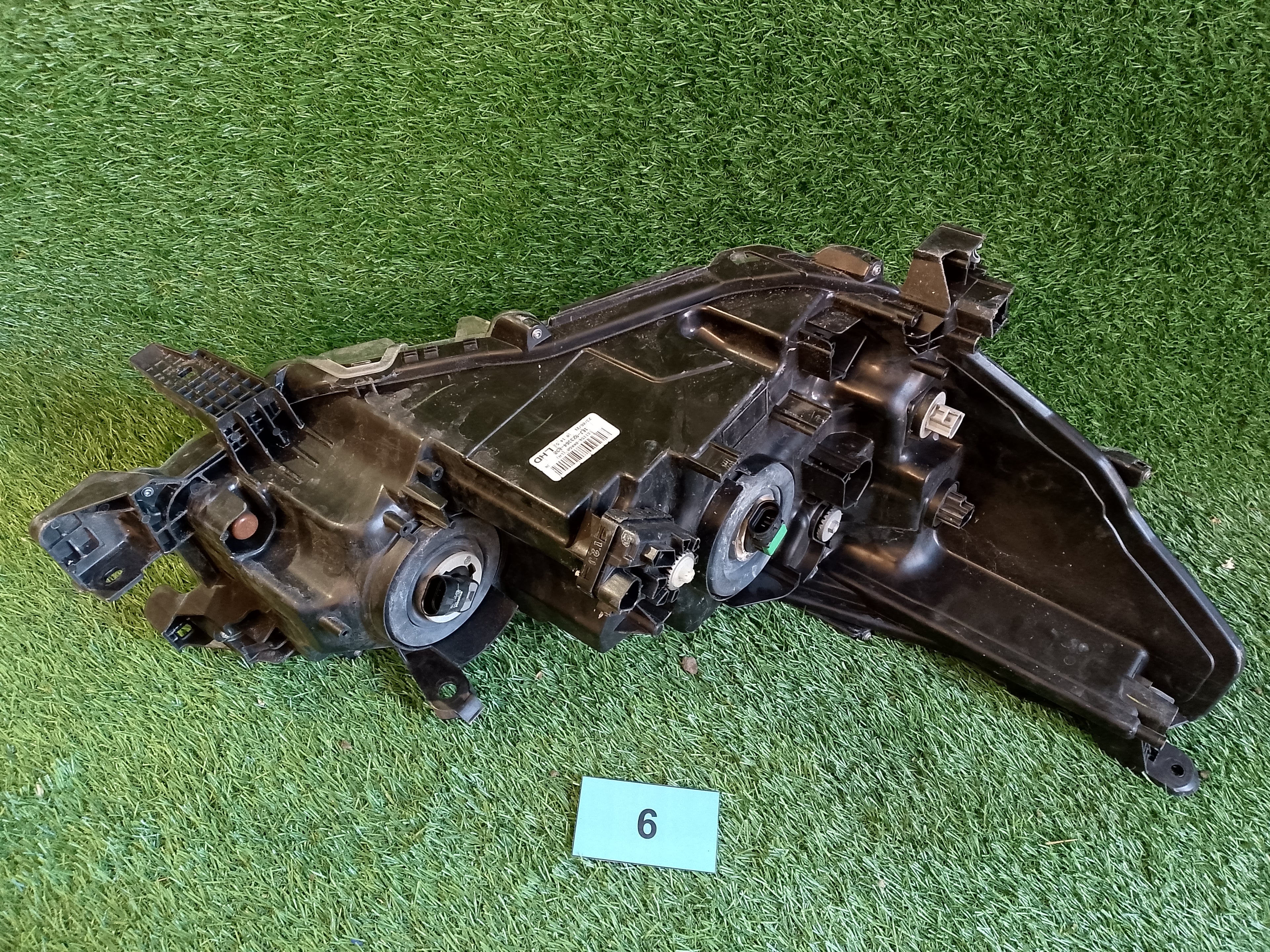 Levý světlomet TOYOTA HILUX (GUN1) DOUBLE 1EJ923364030