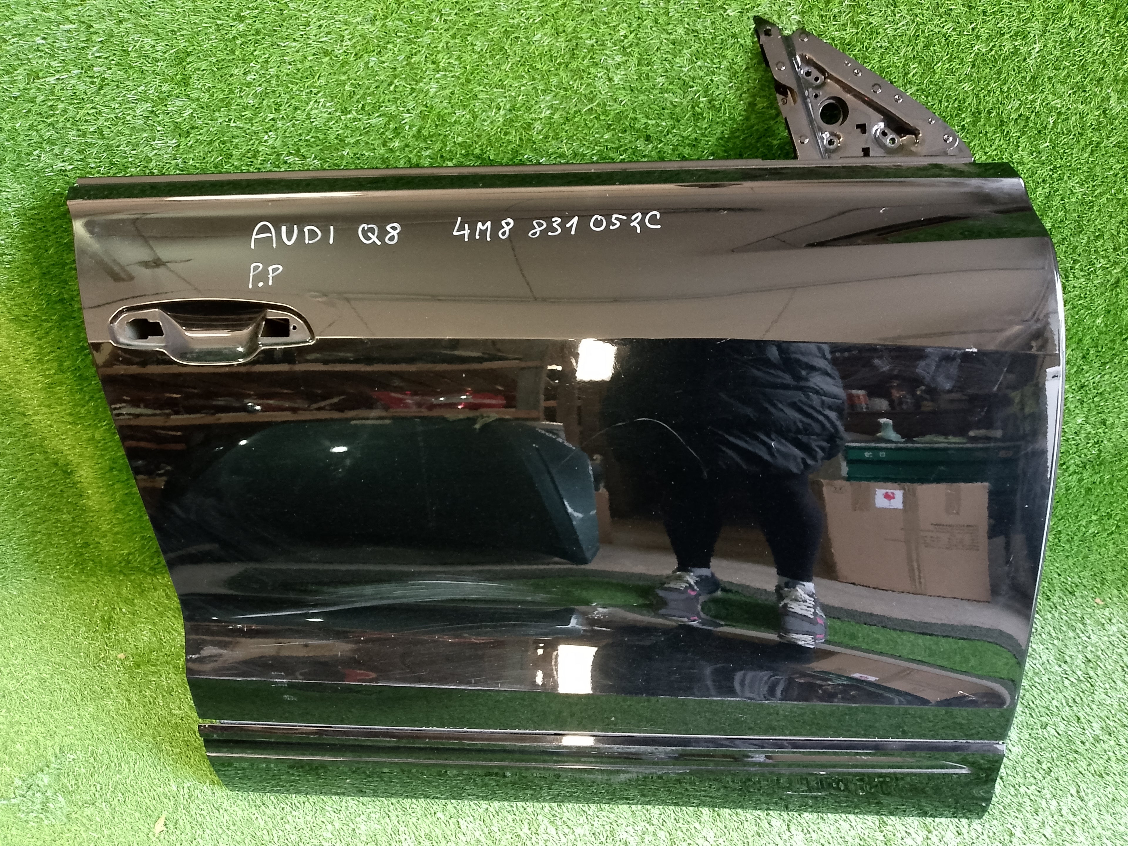 Audi Q8 pravé přední dveře 4m8831052c