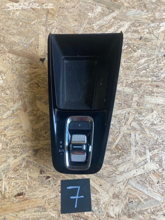 Škoda Octavia 4 zakrytí řazení 5E4 713 203 BE