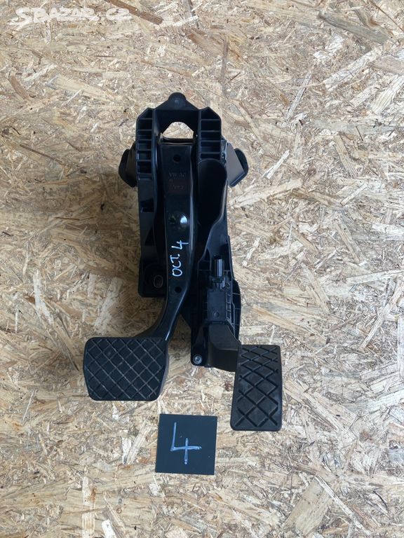 SKODA SUPERB III pedál  5Q1723058CK