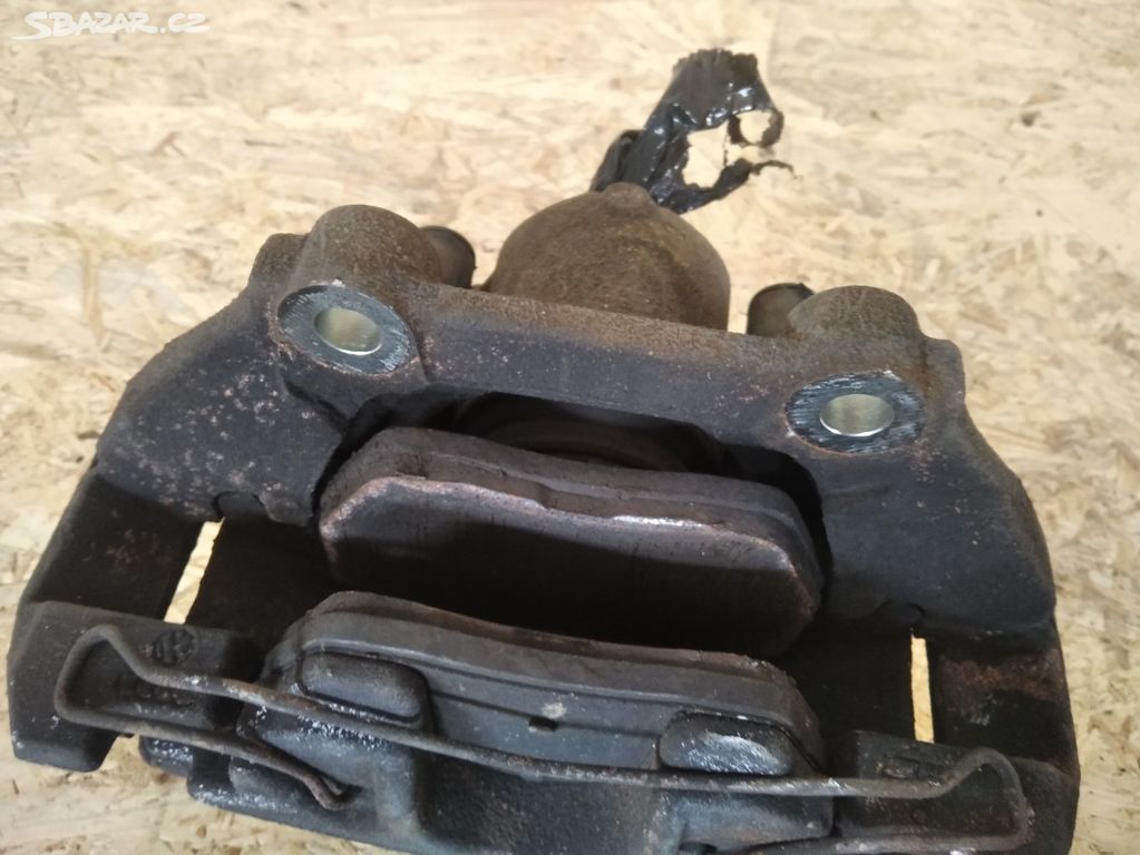 Fabia III levý přední třmen, pravý třmen Fabia 3