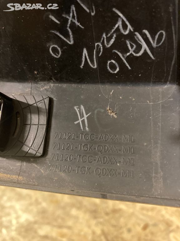 Civic Hatchback FK7 originální mřížka chladiče