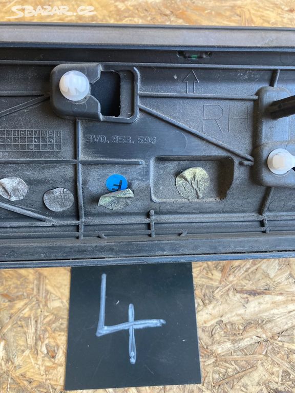 Škoda Superb III,3 lišta dveří pravá zadní