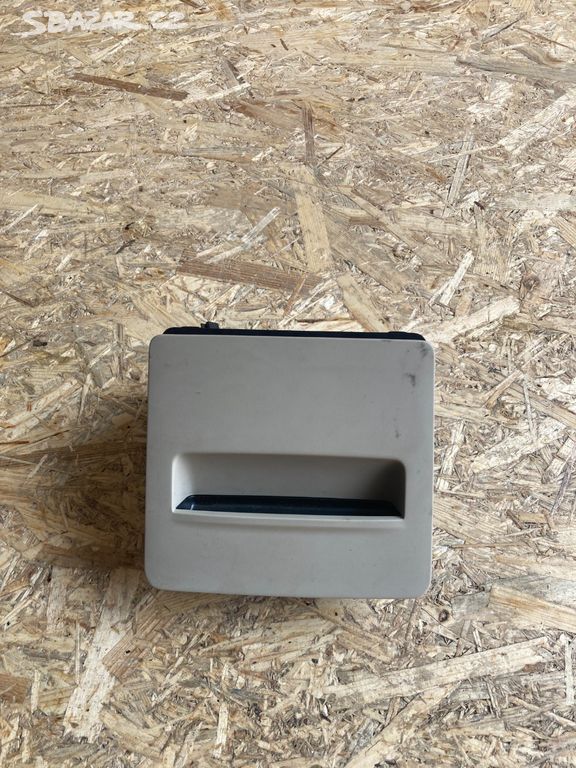 Škoda Superb III popelník 3V0857961  3V0863284