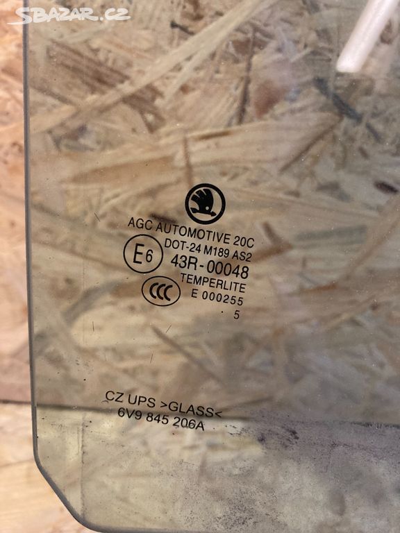 Škoda Fabia III,3 pravé zadní sklo combi