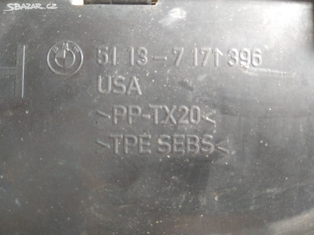 BMW X5 E70 Přední pravá ledvinová mřížka  7171396