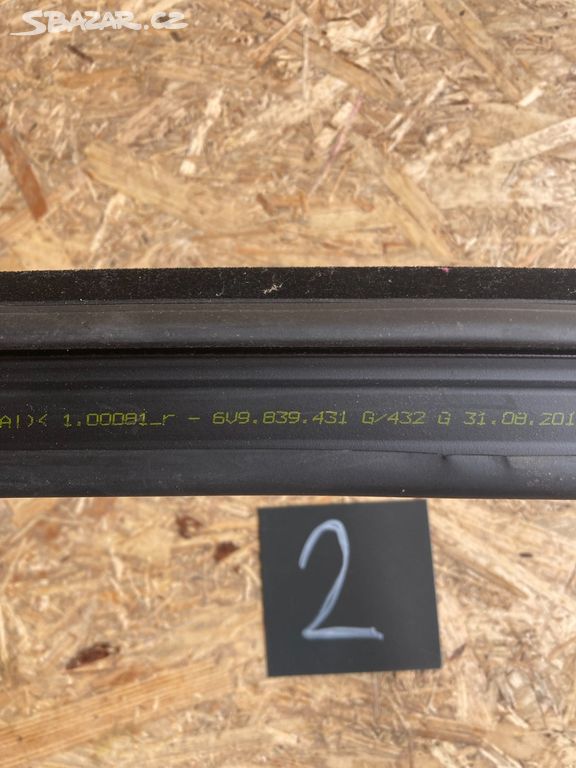 Škoda Fabia III,3 těsnění dveří 6V9839431G