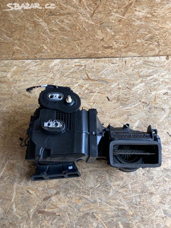 Skoda Fabia 2016 radiátor 6Q1820308AA