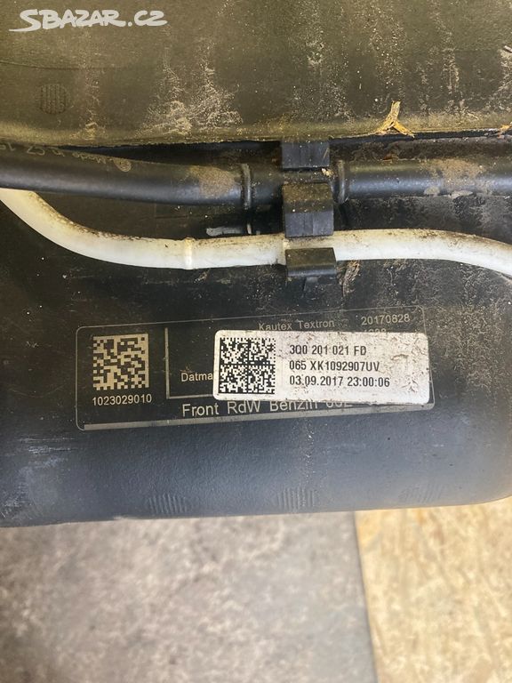 Škoda Superb III,3 palivová nádrž 2.0 TSI benzín