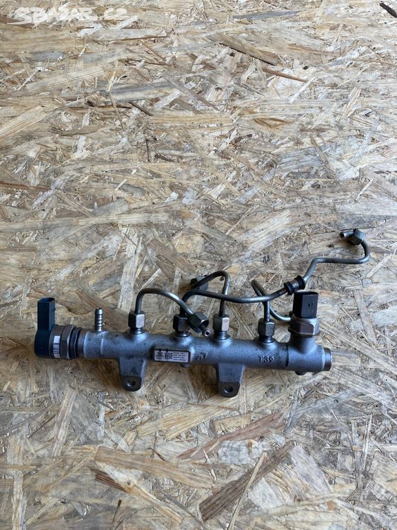 04B130093 Rozdělovač paliva