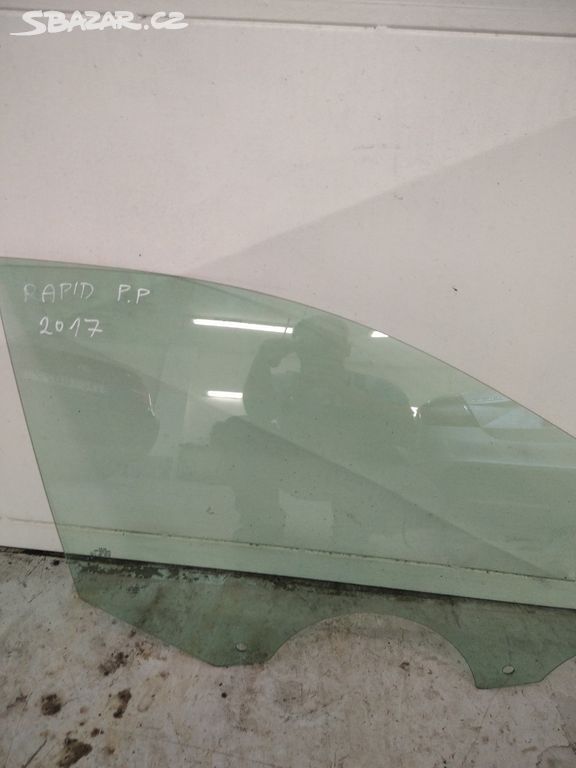 Škoda Rapid pravé přední sklo 5ja845302f