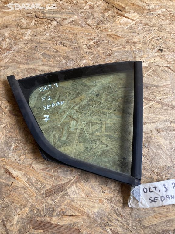 Pravé boční sklo 5E5845214