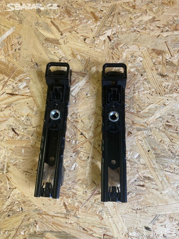 Nastavení výšky bezpečnostního pásu    4M0857819