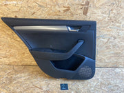 Škoda Superb III,3 levá zadní výplň dveří combi