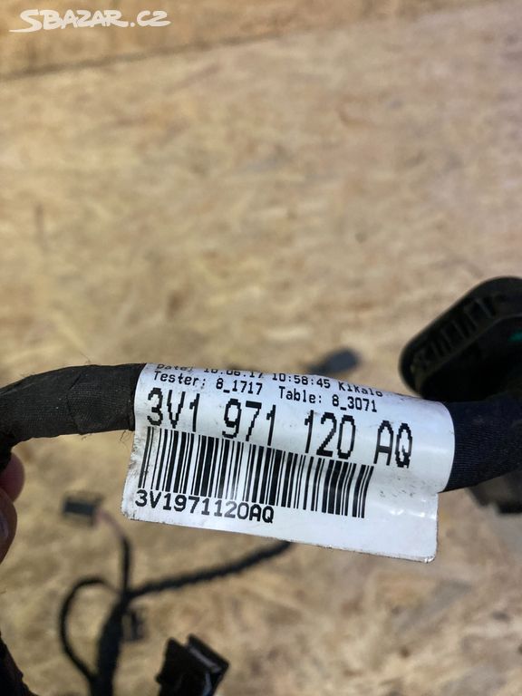 Škoda Superb III,3  svazek dveří levé přední