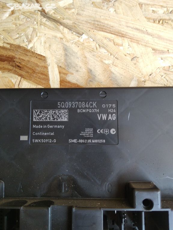 5Q0937084CK komfortní jednotka škoda Octavia III
