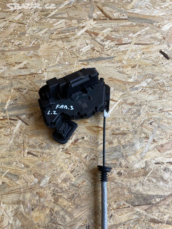 5TA839015L  octavia 3 zámek levý zadní