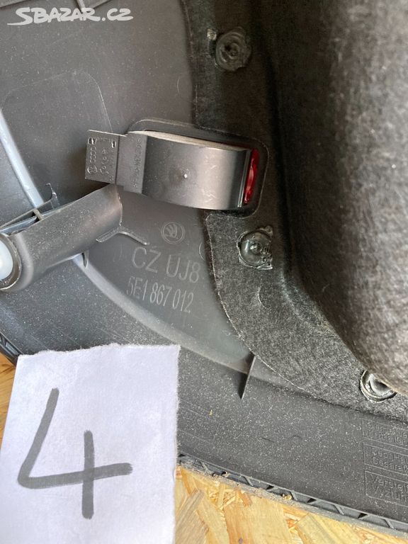 Octavia III pravá přední vyplň 5E1867012