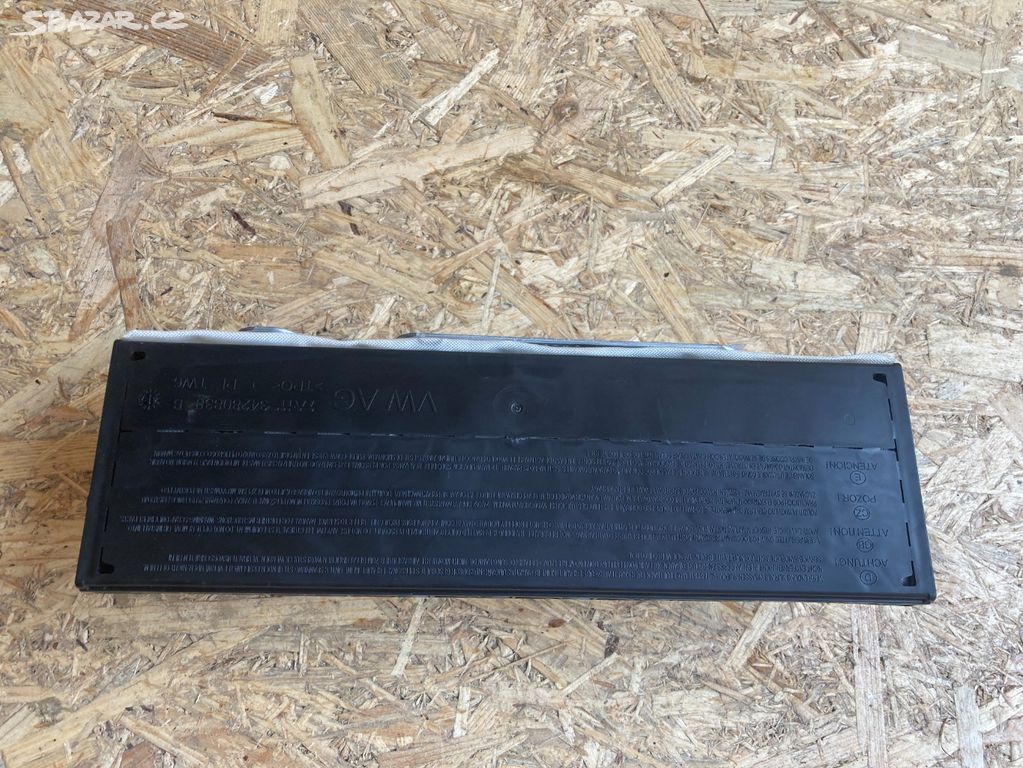 655880841D Škoda Scala kolenní airbag