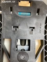 7P6837885 Třmen upevňovací