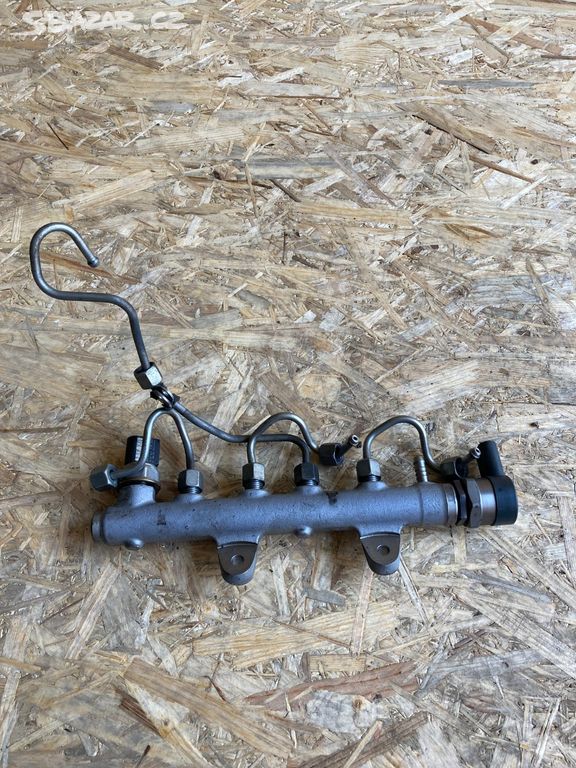 04B130093 Rozdělovač paliva