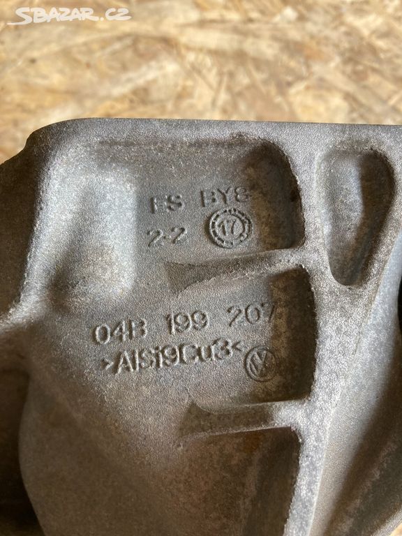 držák motoru ŠKODA Fabia III 04B199207