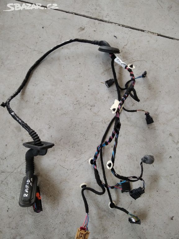 5JH971121EE Svazek dveří pravé přední škoda rapid