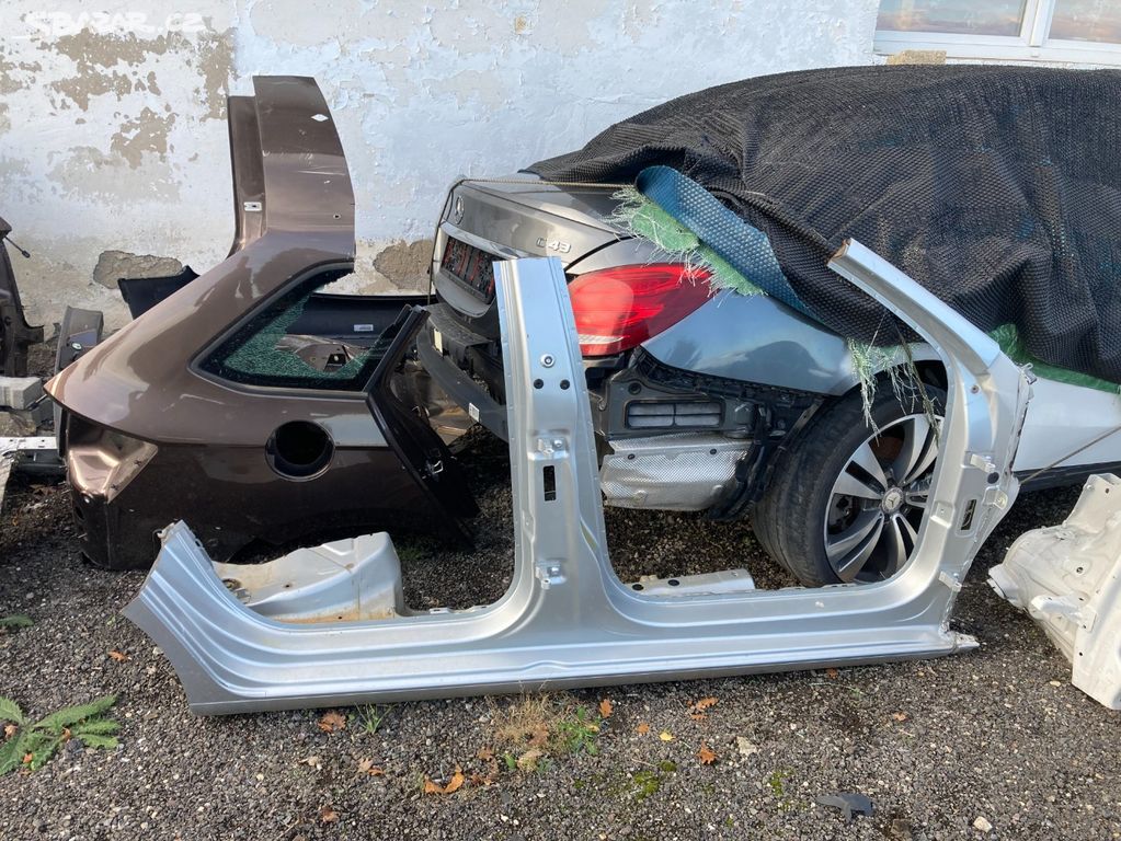 Škoda Rapid pravý práh